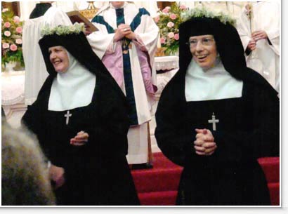 Sisters Maria Engracia and Maria Gabriela